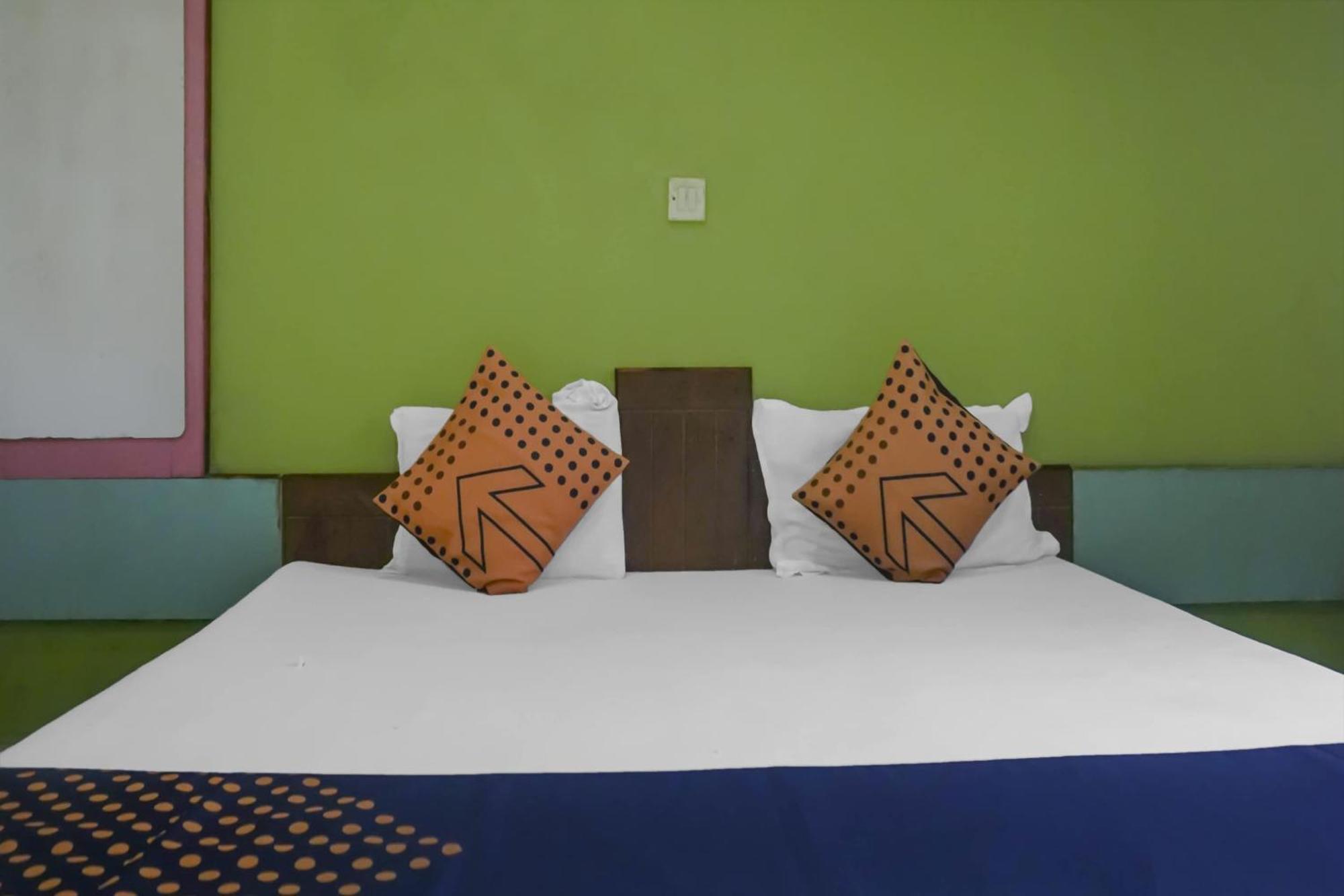 Hotel O Peacock Lodging Kharakvasla Ngoại thất bức ảnh