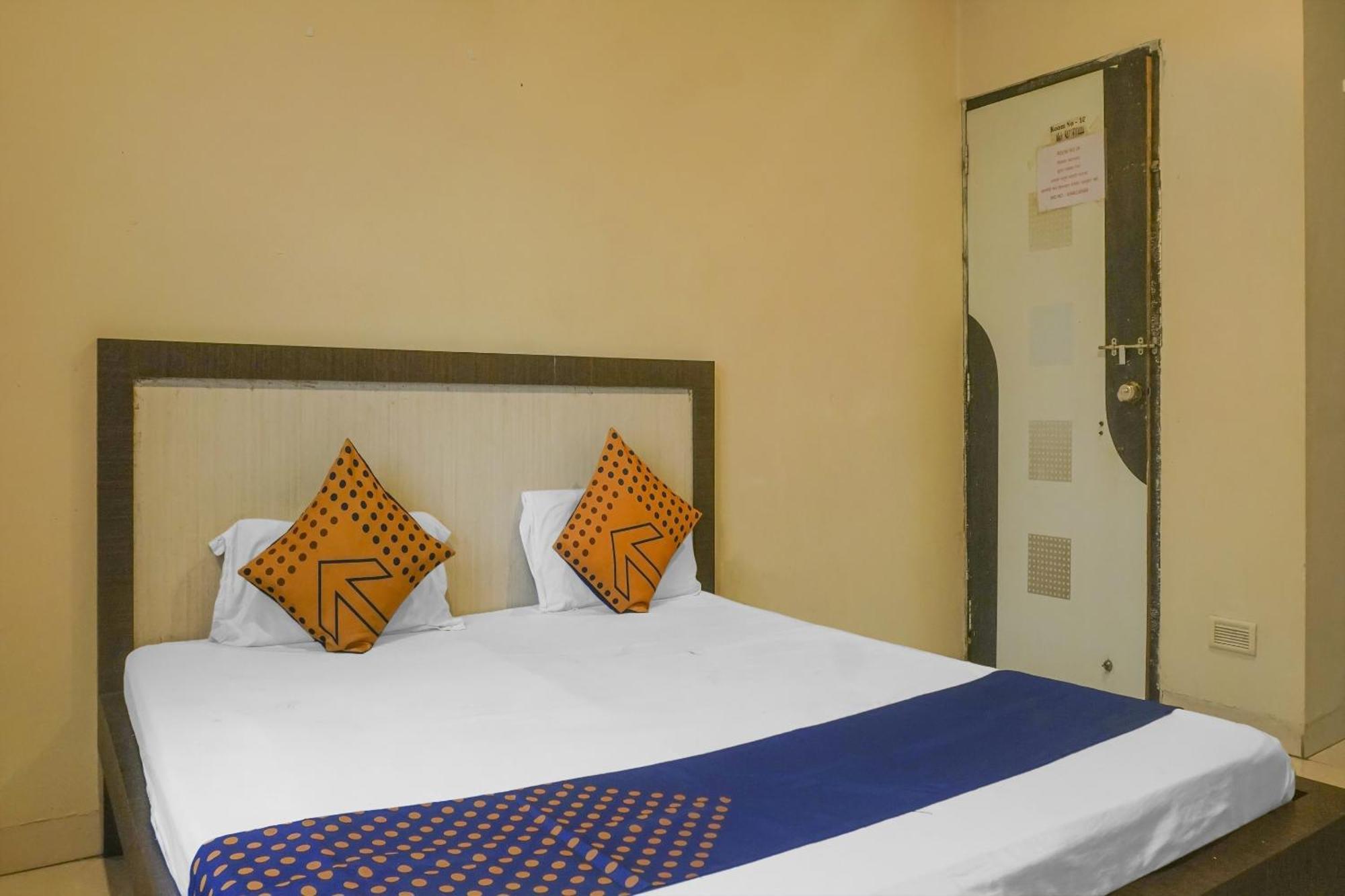 Hotel O Peacock Lodging Kharakvasla Ngoại thất bức ảnh