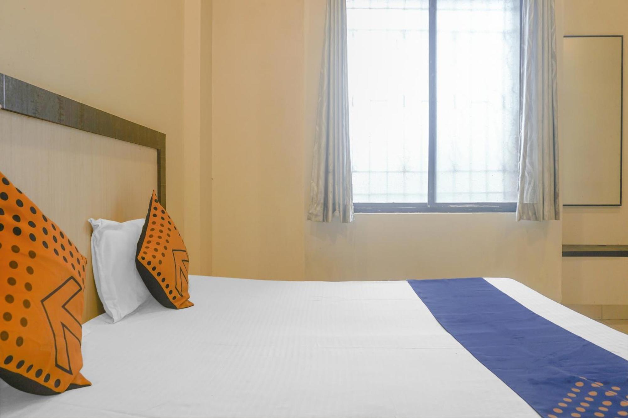 Hotel O Peacock Lodging Kharakvasla Ngoại thất bức ảnh